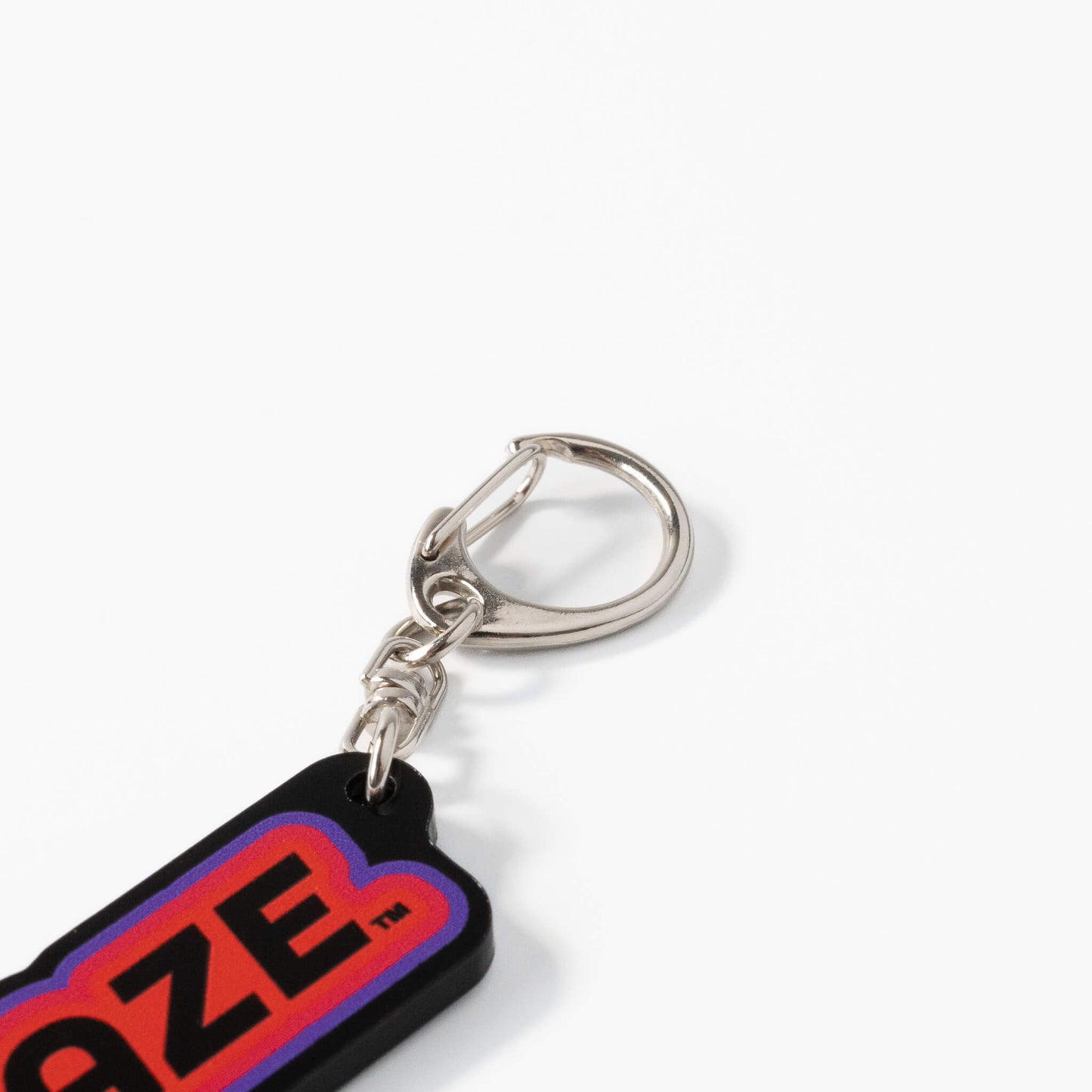 プルガの"DAZE"がデザインされたキーチェーン(KC04ORS)のナスカン部分を拡大した図